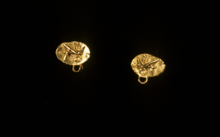 Toza, earrings, gold with small loop, 1970s