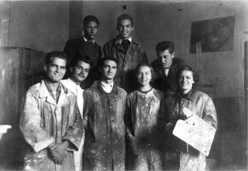 Svetozar at top right, with painting class at the Royal Academy of Art, Belgrade, c. 1930s